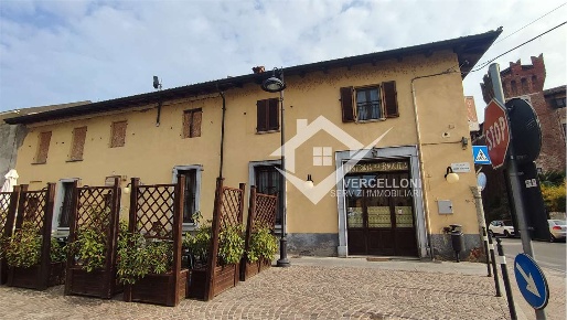 Foto Negozio in P.za Genestrone  8, Nibbiola di 314 m² con 3 locali