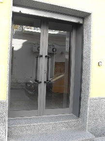 Foto Negozio a Carosino di 70 m² con 4 locali in affitto