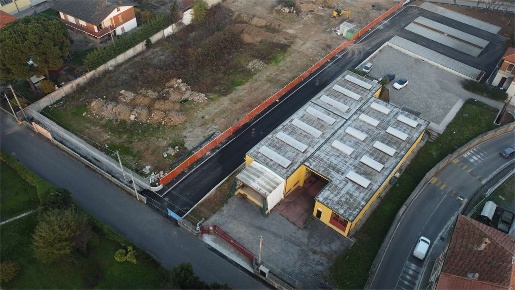 Foto Negozio in Via del seprio, Lomazzo Centro di 1250 m² con 2 locali