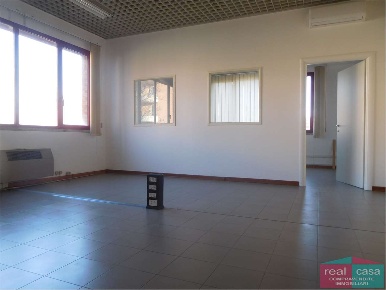Foto Ufficio a Modena di 135 m² con 3 locali in affitto