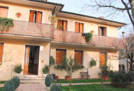 Foto Appartamento in Via Olivi, Possagno Centro di 91 m² con 6 locali