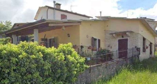 Foto Casa indipendente in Via Spiazzo, Sant'Anna d'Alfaedo di 98 m²
