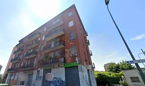 Foto Appartamento in Via Simone Saint Bon, Milano Inganni di 141 m²