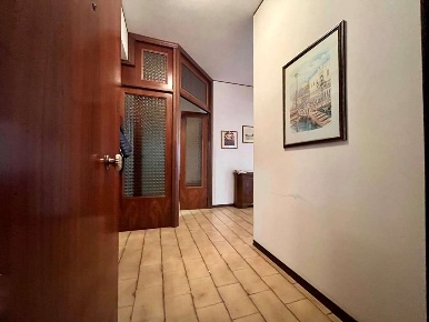 Foto Appartamento a Ancona di 106 m² con 6 locali in vendita