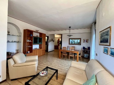 Foto Appartamento a Ancona di 106 m² con 6 locali in vendita