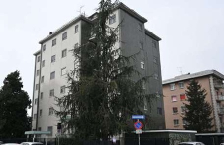 Foto Magazzino in Viale Palmiro Togliatti, Rozzano Centro di 6 m²