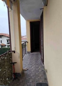 Foto Appartamento in Via Cavour, Grezzago di 97 m² con 6 locali in vendita