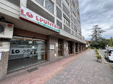 Foto Locale commerciale in via Torino  24, Rende Roges di 90 m² in affitto
