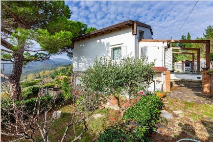 Foto Villa bifamiliare in Valle Benedetta 38c, Livorno di 310 m² in vendita