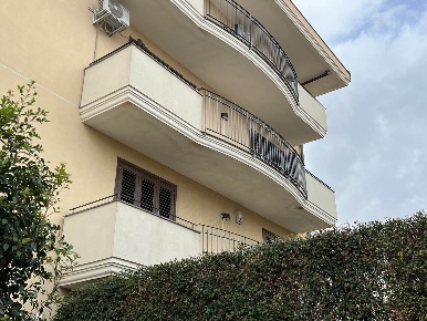Foto Appartamento in Via Cubisia 33, Aci Catena di 109 m² con 3 locali