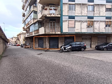 Foto Locale commerciale in Via La Legname 28, Messina di 65 m² con 1 locali