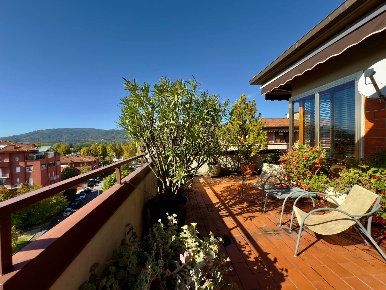 Foto Attico a Pistoia Pistoia Ovest di 230 m² con 9 locali in vendita