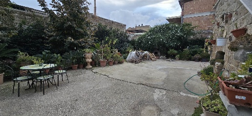 Foto Casa indipendente a Capodrise di 195 m² con 7 locali in vendita