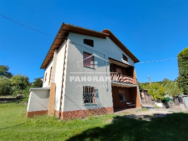 Foto Casa indipendente a Coriano di 240 m² con 7 locali in vendita