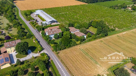 Foto Capannone industriale a Carpi Cibeno di 2500 m² con 10 locali
