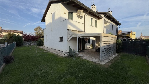 Foto Appartamento a Campolongo Maggiore Bojon Lova di 140 m² con 7 locali