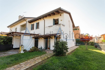 Foto Villa a schiera a Campolongo Maggiore Bojon Lova di 140 m² in vendita