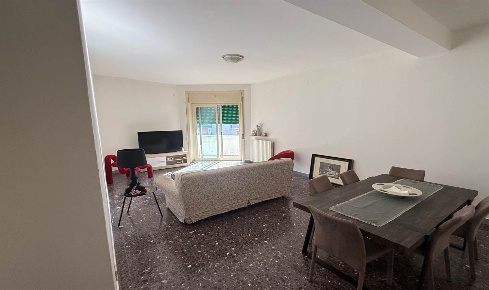 Foto Appartamento a Cosenza Centro di 170 m² con 7 locali in vendita