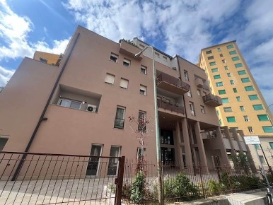 Foto Negozio a Livorno Calzabigi di 155 m² con 2 locali in vendita