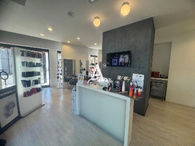 Foto Attività commerciale a San Giovanni Lupatoto Centro di 90 m²