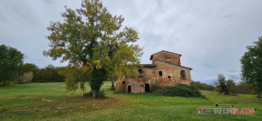 Foto Rustico a Gambassi Terme Centro di 610 m² con 3 locali in vendita