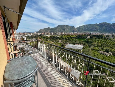 Foto Appartamento in Via Giuseppe Li Bassi, Palermo Montegrappa di 111 m²