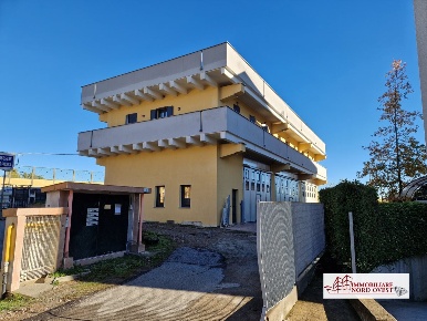 Foto Ufficio in Via Legnano, Cornaredo Centro di 200 m² con 4 locali