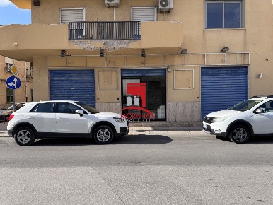 Foto Locale commerciale in Via Archi, Trapani Centro di 110 m² con 1 locali