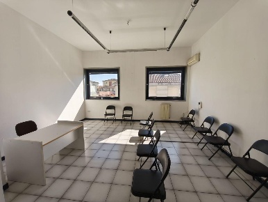 Foto Ufficio a Castelfranco di Sotto Centro di 171 m² con 8 locali