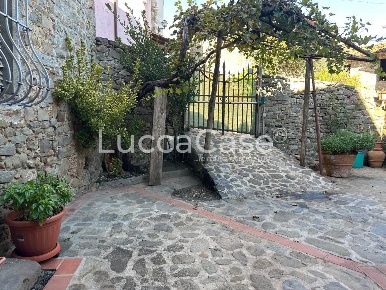 Foto Casa indipendente a Villa Basilica Centro di 170 m² con 6 locali