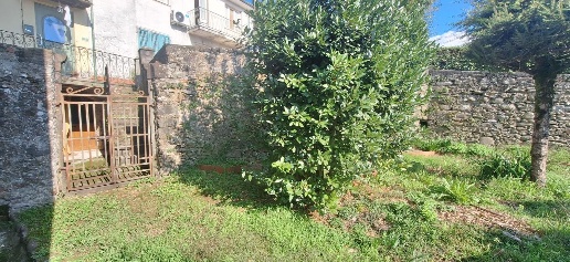 Foto Casa indipendente a Barga Filecchio di 160 m² con 8 locali in vendita