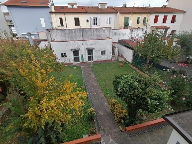 Foto Casa indipendente a Empoli Ponzano di 210 m² con 7 locali in vendita