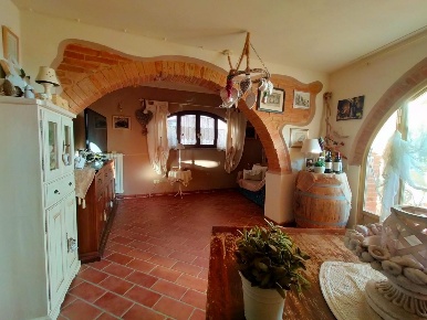 Foto Casa indipendente a Terricciola di 210 m² con 9 locali in vendita