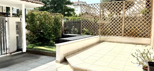 Foto Villa bifamiliare a Camaiore Lido di Camaiore di 150 m² con 7 locali