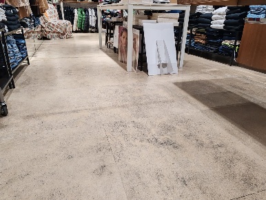 Foto Locale commerciale a Massa Centro di 150 m² con 2 locali in vendita