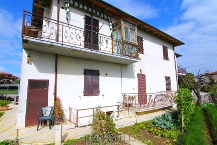 Foto Case semi ndipendenti a Asciano di 239 m² con 9 locali in vendita