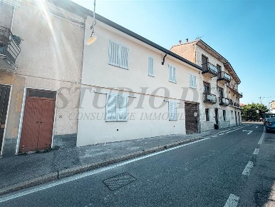 Foto Appartamento in via Confalonieri, Seveso Centro di 85 m² con 4 locali