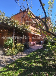 Foto Villa unifamiliare in via S. S. Vitale e Agricola, Gavirate Centro