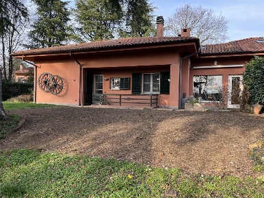 Foto Villa unifamiliare in Via Principale, Correzzana Centro di 474 m²