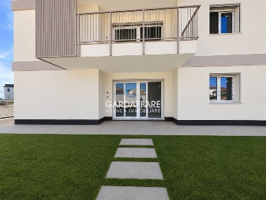 Foto Appartamento a Desenzano del Garda di 110 m² con 3 locali in vendita