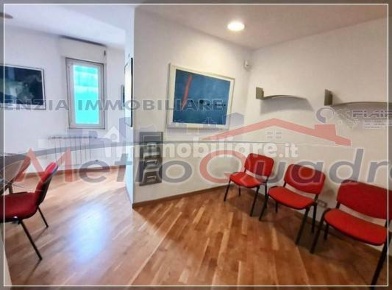 Foto Ufficio a Canicattì di 240 m² con 7 locali in vendita