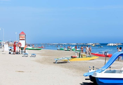 Foto Hotel a Rimini di 2650 m² con 48 locali in affitto