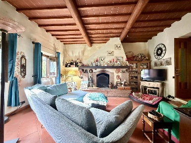 Foto Casa indipendente a Calenzano di 227 m² con 8 locali in vendita