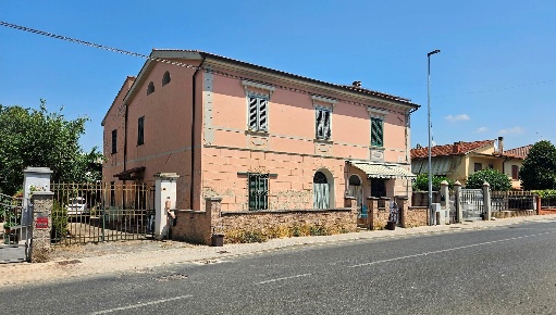 Foto Rustico in Via Sturzo, Collesalvetti Guasticce di 600 m² con 8 locali