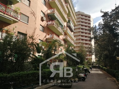 Foto Appartamento a Palermo De Gasperi - Croce Rossa di 170 m² con 5 locali