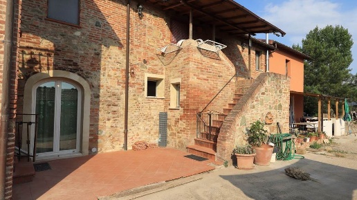 Foto Appartamento a Torrita di Siena di 256 m² con 12 locali in vendita