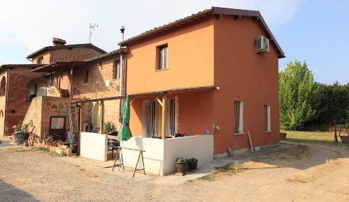 Foto Villa a schiera a Torrita di Siena Centro di 256 m² con 12 locali