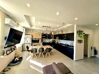 Foto Casa indipendente a Prato San Paolo di 160 m² con 5 locali in vendita