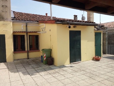 Foto Casa indipendente a Sermide e Felonica di 90 m² con 6 locali
