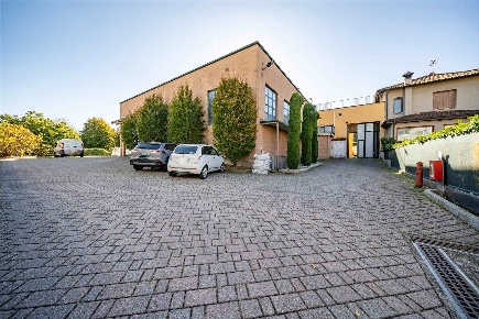 Foto Capannone industriale a Sirtori Bevera Di Sirtori di 800 m² in affitto